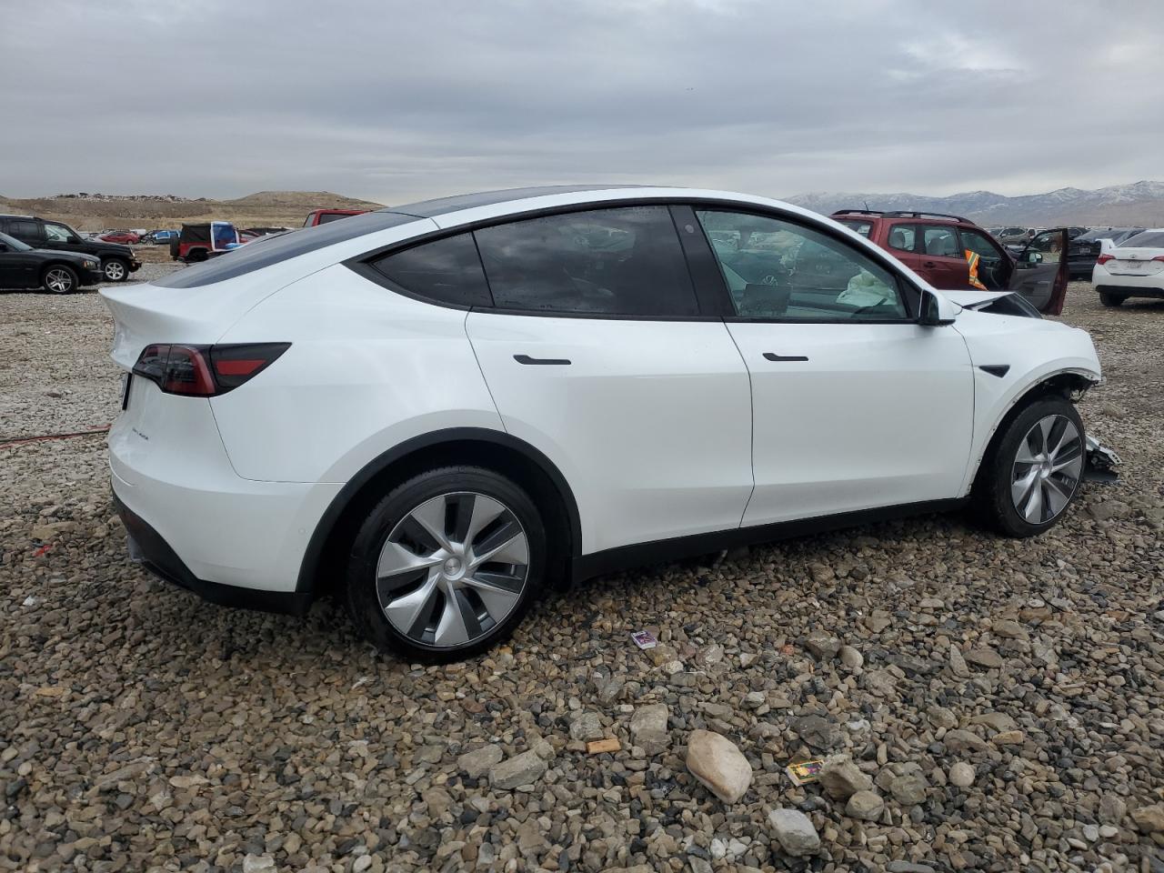 2023 TESLA MODEL Y  VIN:7SAYGAEE6PF582709