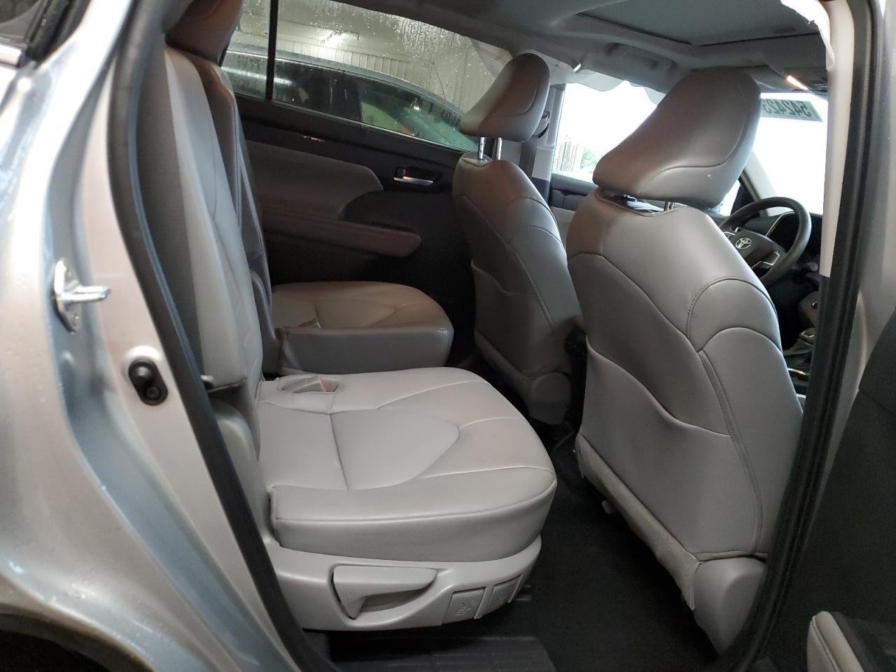 2022 TOYOTA HIGHLANDER XLE VIN:5TDGZRBH3NS590470