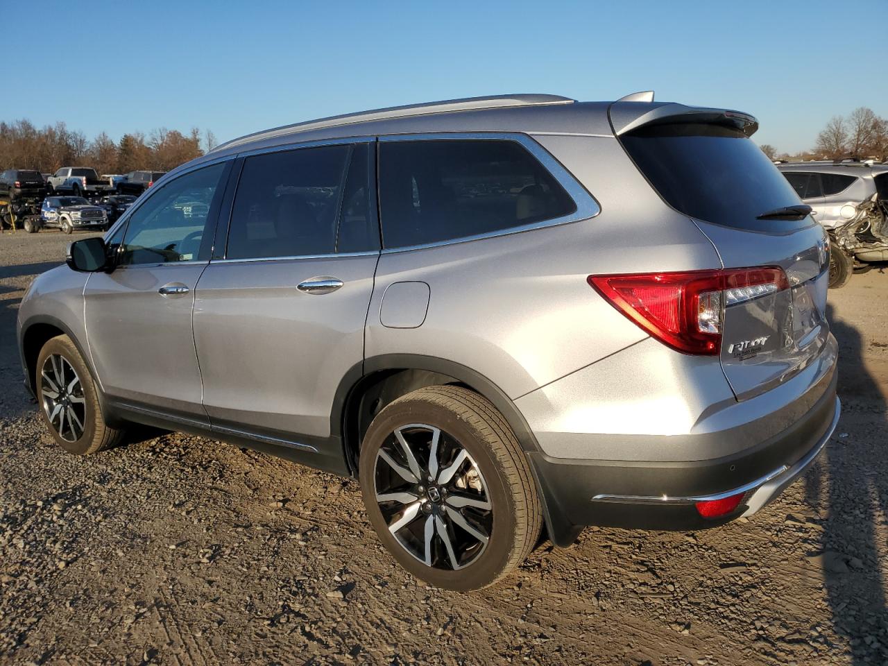 2022 HONDA PILOT TOURING VIN:5FNYF6H91NB010147