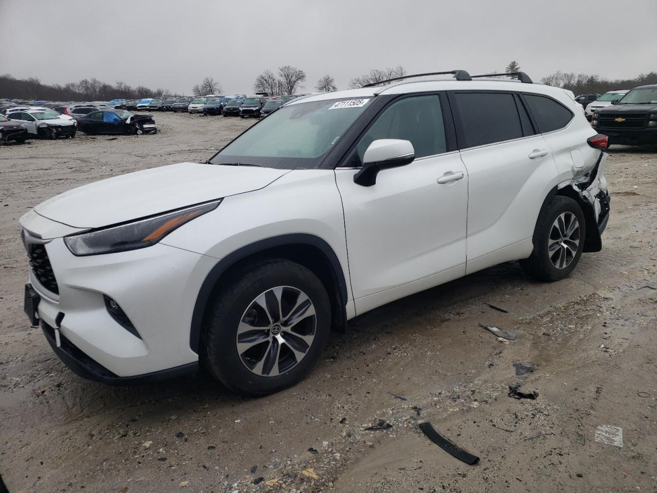 2022 TOYOTA HIGHLANDER XLE VIN:5TDGZRBHXNS579496