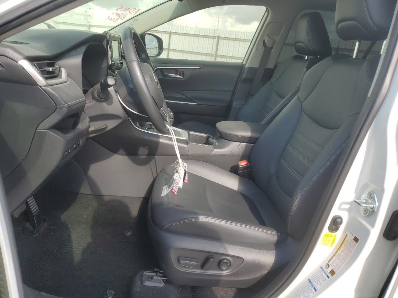 2022 TOYOTA RAV4 XLE PREMIUM VIN:JTMB6RFV5ND528261