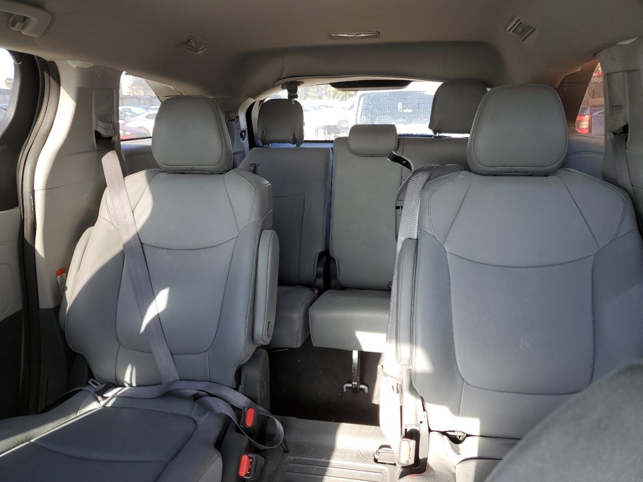 2024 TOYOTA SIENNA XLE VIN:5TDYRKEC3RS193861