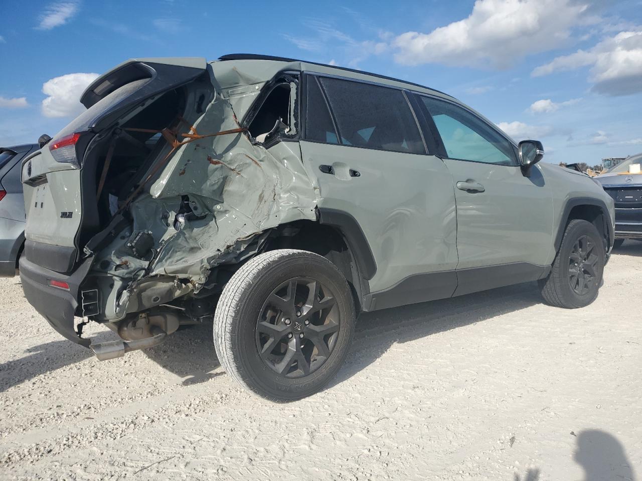 2023 TOYOTA RAV4 XLE VIN:2T3W1RFV2PW264213