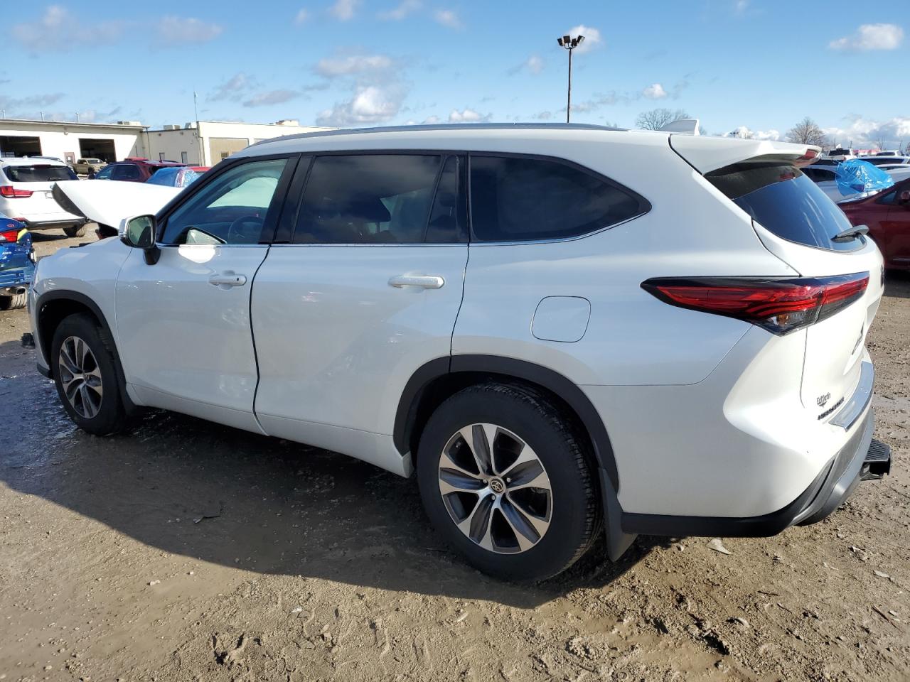 2022 TOYOTA HIGHLANDER XLE VIN:5TDGZRBH6NS592262