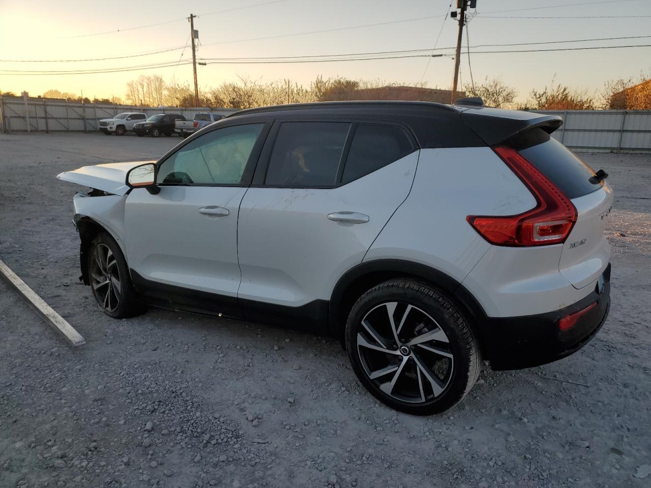 2022 VOLVO XC40 T5 R-DESIGN VIN:YV4162UM4N2693790