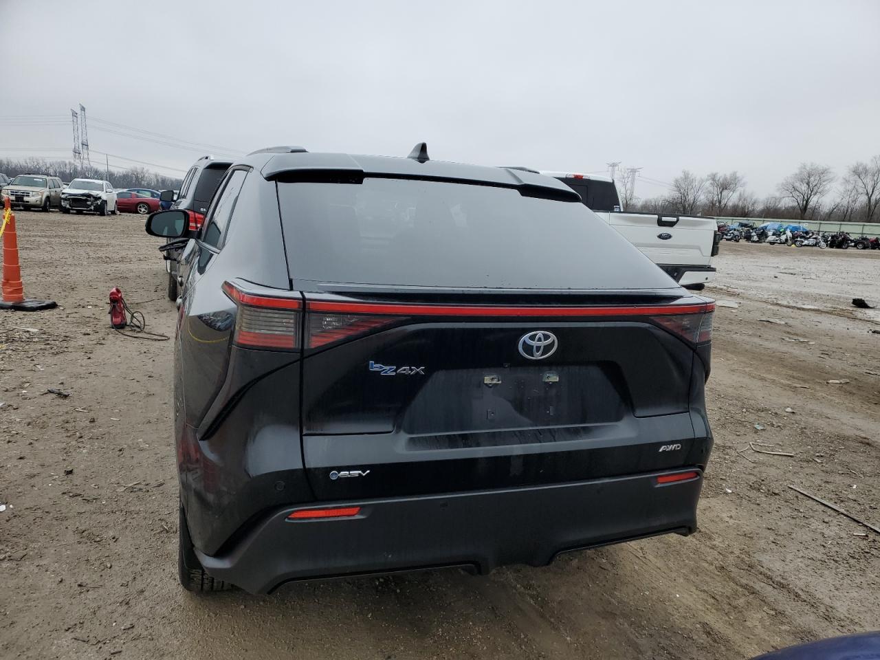 2024 TOYOTA BZ4X XLE VIN:JTMABACA1RA054942