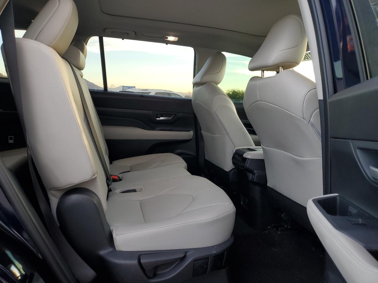 2024 TOYOTA GRAND HIGHLANDER XLE VIN:5TDAAAA55RS014794