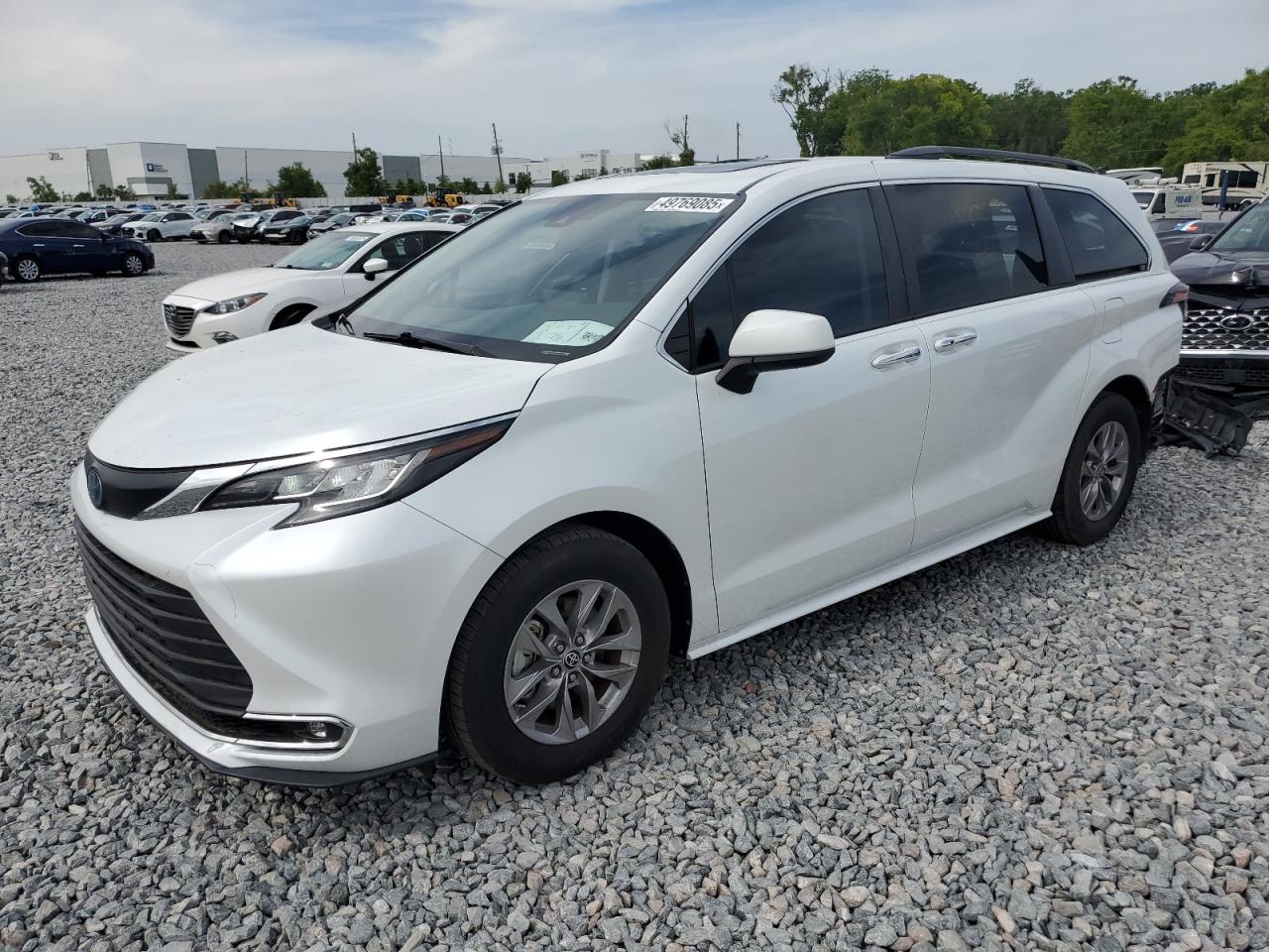 2022 TOYOTA SIENNA XLE VIN:5TDJRKEC9NS101700