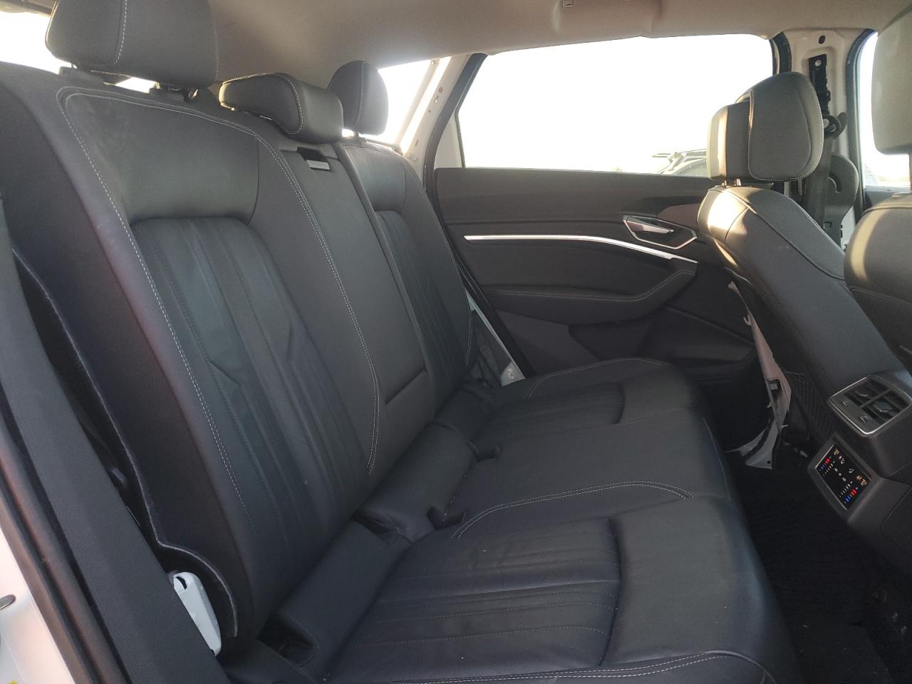 2022 AUDI E-TRON PREMIUM VIN:WA1AAAGE7NB043670