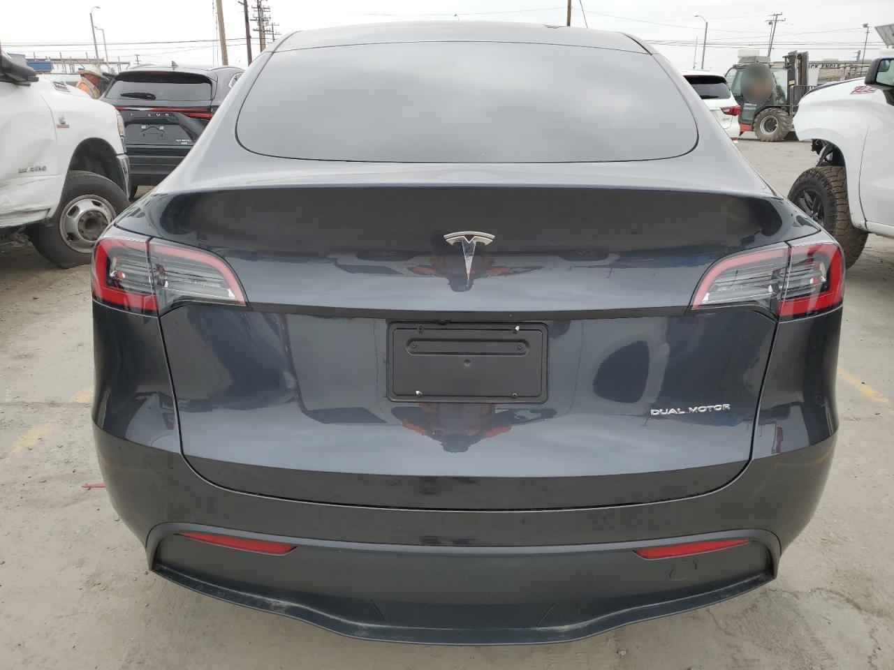 2024 TESLA MODEL Y  VIN:7SAYGAEE9RF044508