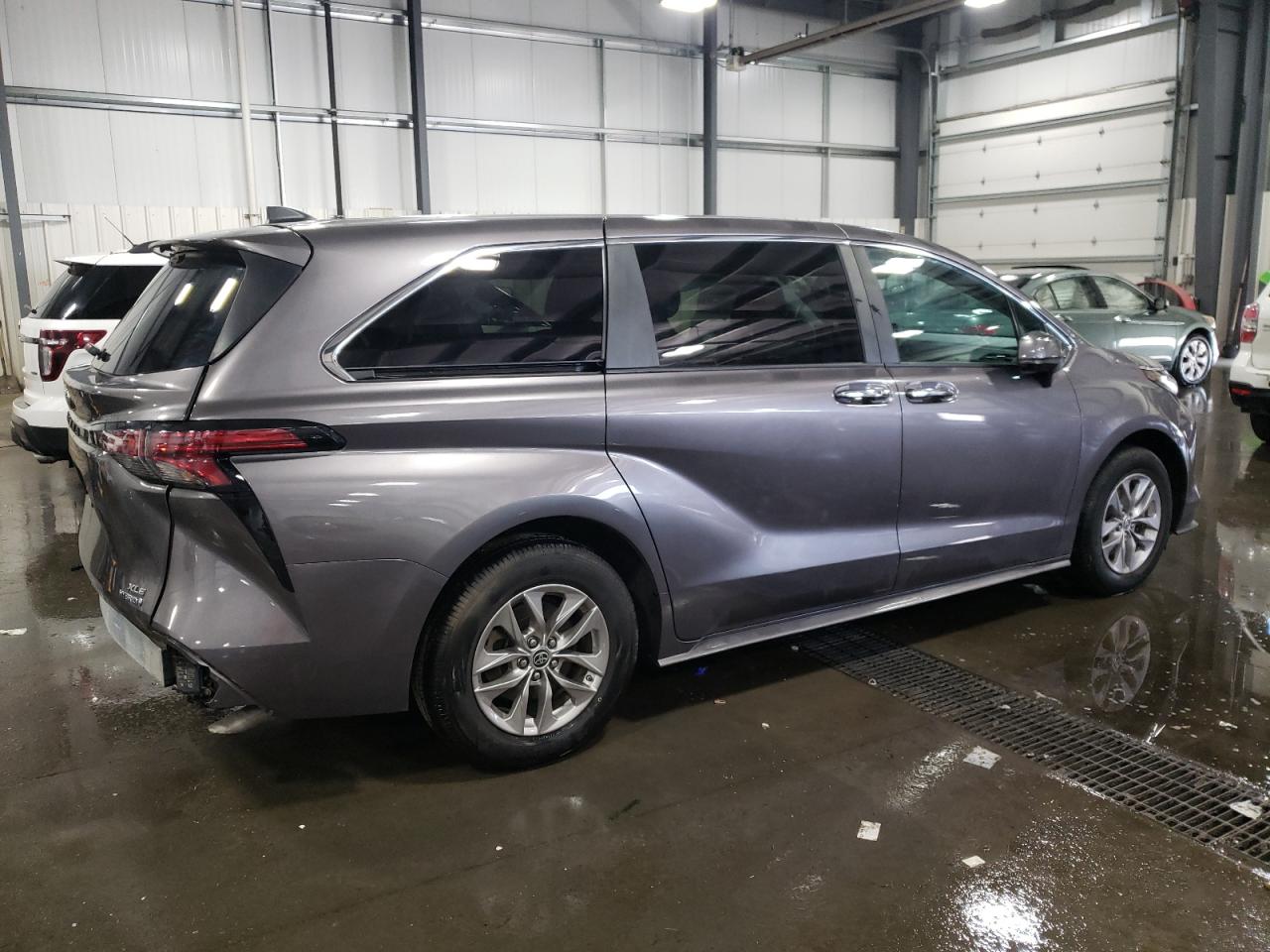 2022 TOYOTA SIENNA XLE VIN:5TDYRKEC3NS125201