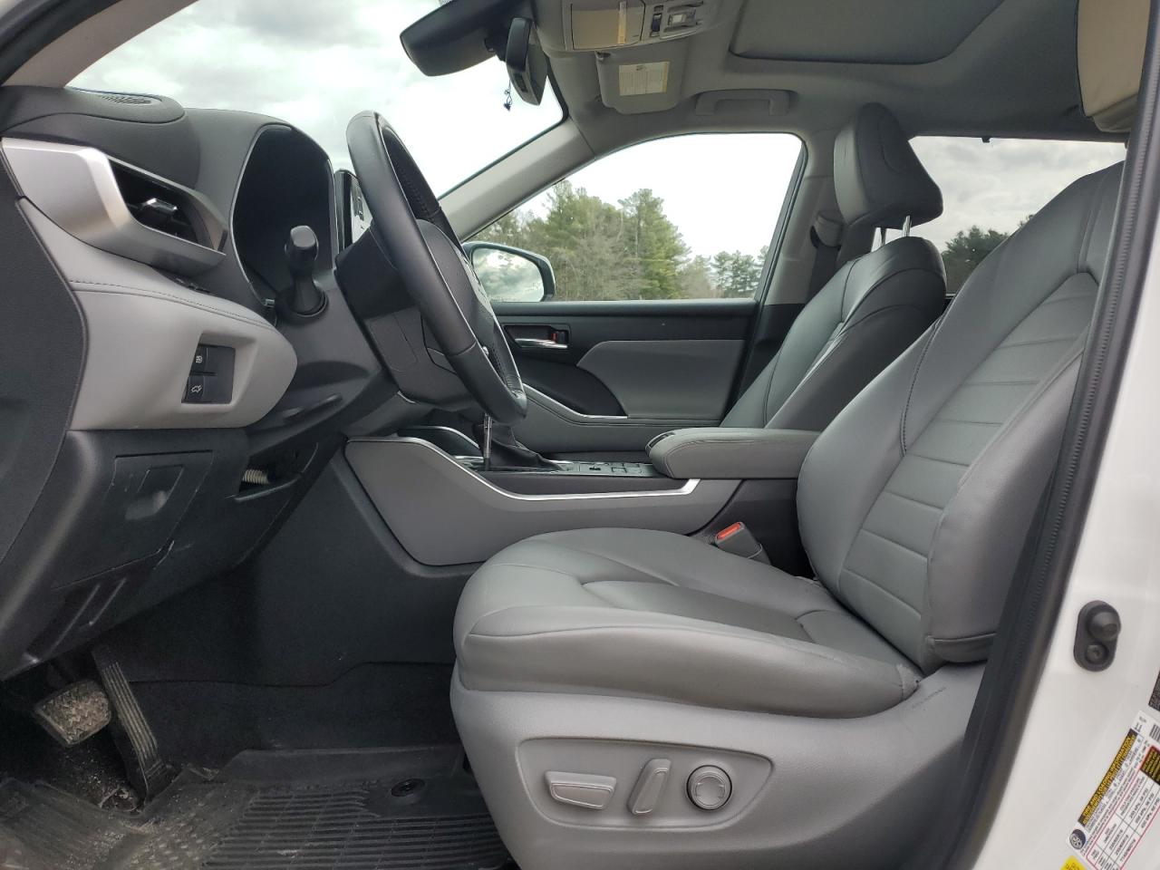 2022 TOYOTA HIGHLANDER XLE VIN:5TDHZRBH4NS220987