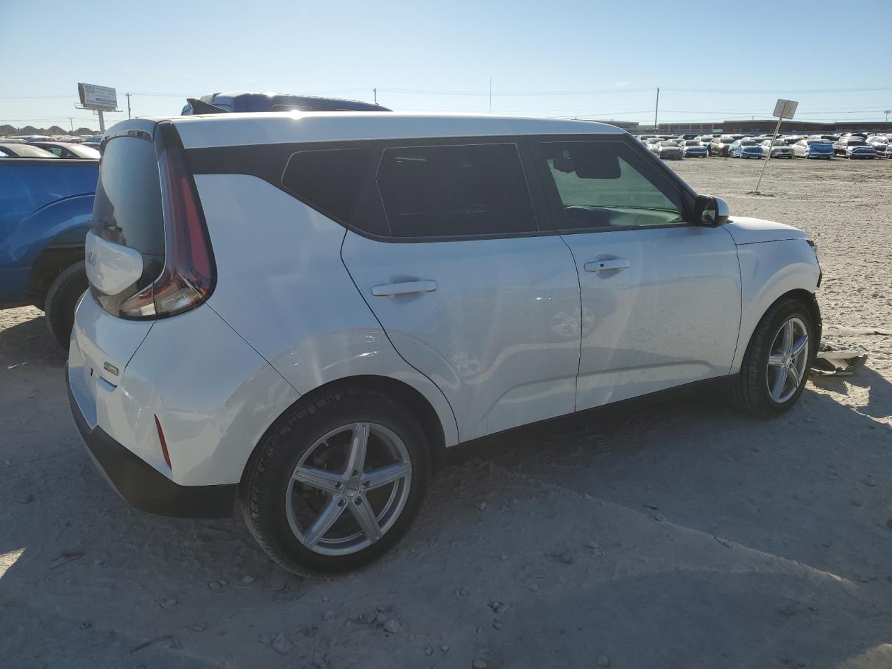 2023 KIA SOUL EX VIN:KNDJ33AU4P7860130