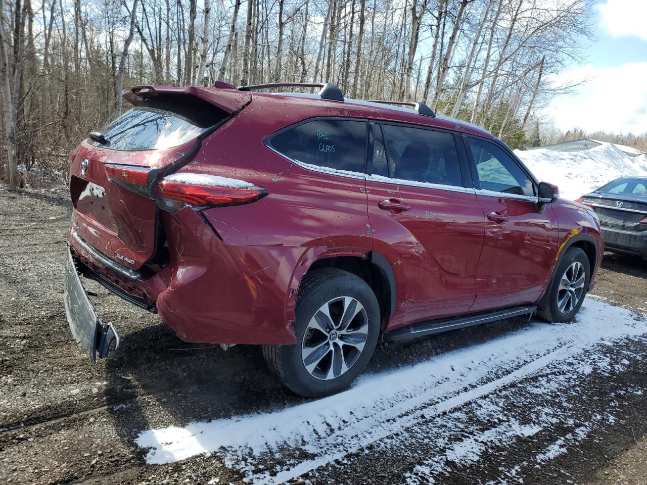 2022 TOYOTA HIGHLANDER XLE VIN:5TDGZRBH8NS582154