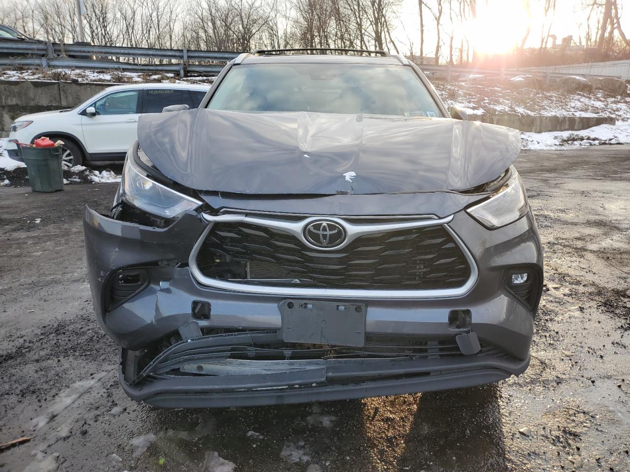 2022 TOYOTA HIGHLANDER XLE VIN:5TDHZRBH9NS597430