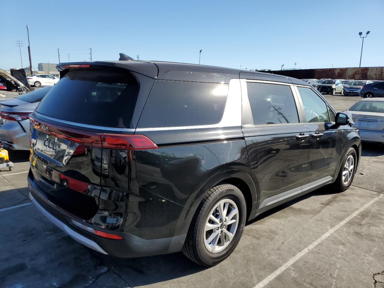 2022 KIA CARNIVAL LX VIN:KNDNB4H38N6104018