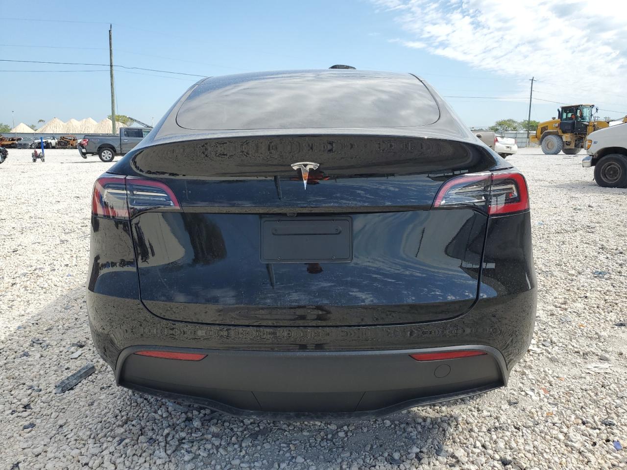 2024 TESLA MODEL Y  VIN:7SAYGDED5RF009277