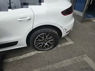 2016 Porsche Macan VIN: