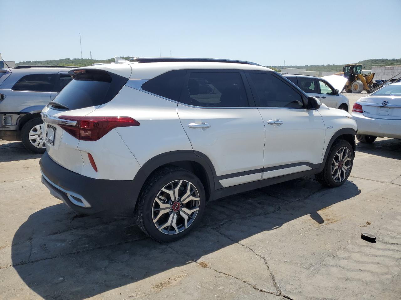 2023 KIA SELTOS SX VIN:KNDETCA26P7404470