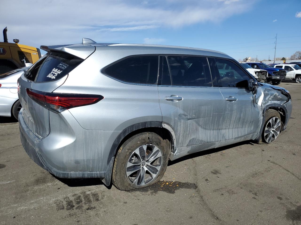 2022 TOYOTA HIGHLANDER XLE VIN:5TDGZRBH0NS565185