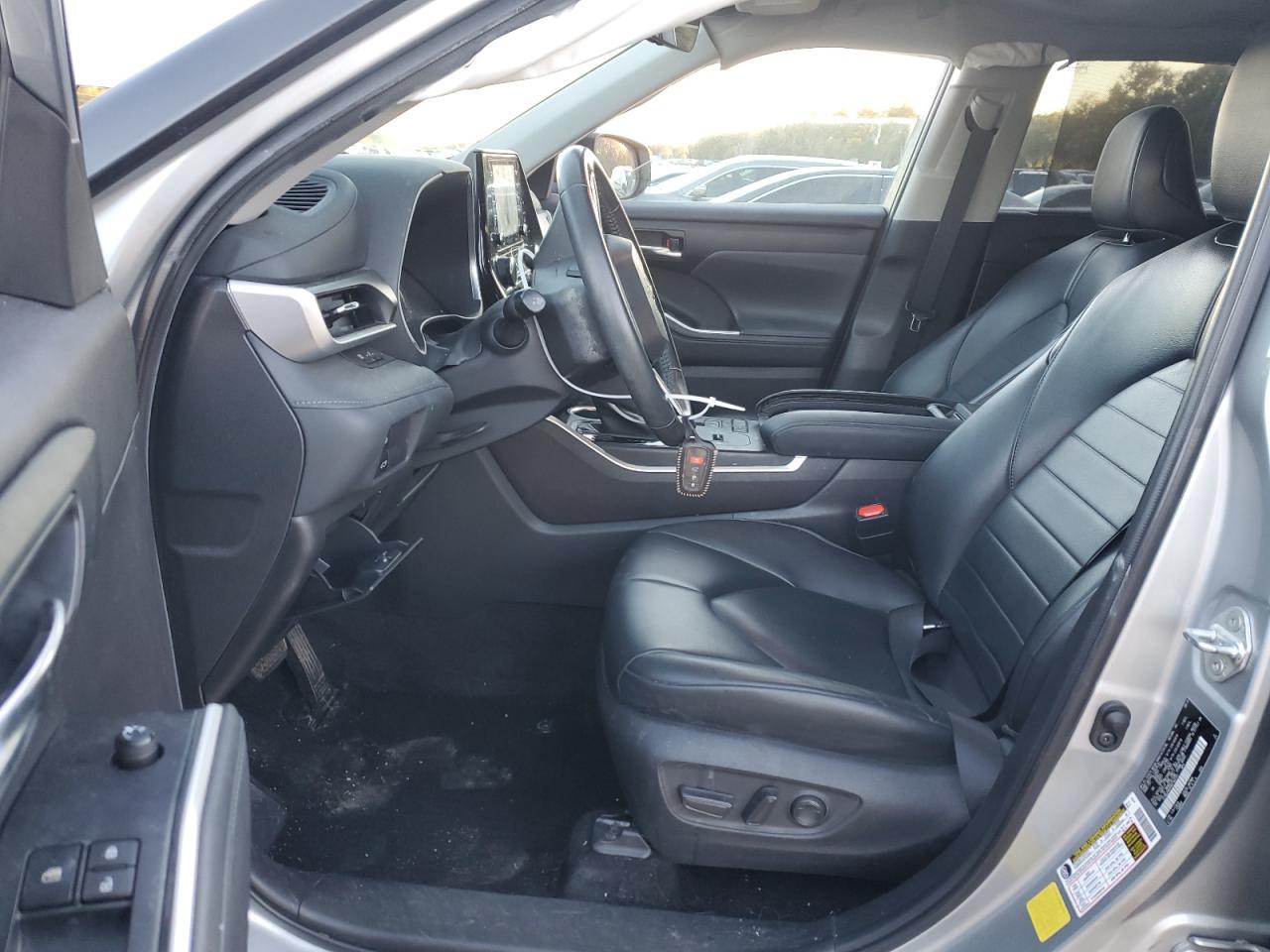 2022 TOYOTA HIGHLANDER XLE VIN:5TDGZRAH5NS140157