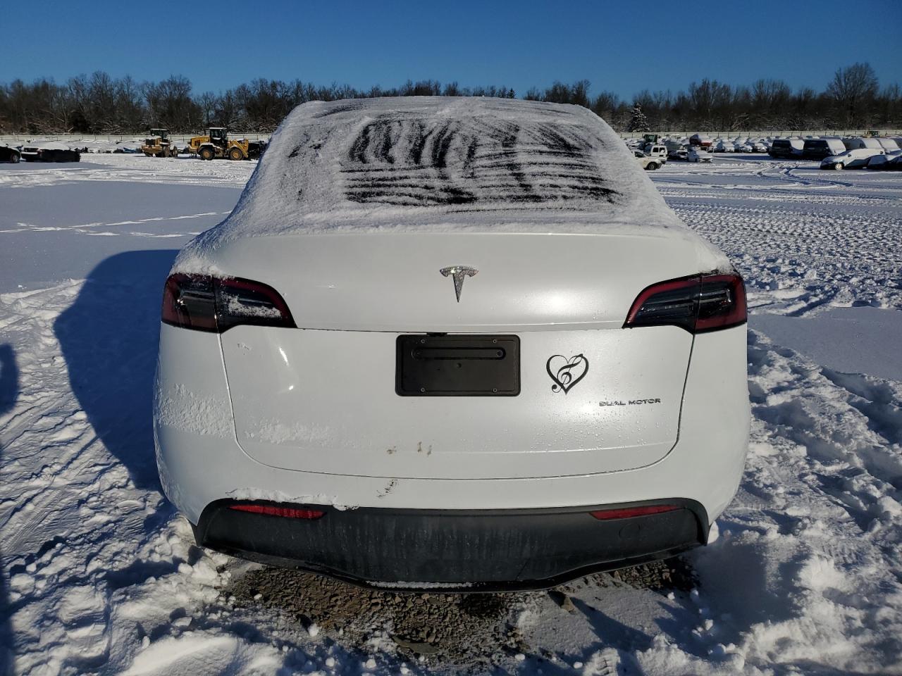 2024 TESLA MODEL Y  VIN:7SAYGDEE2RA258917