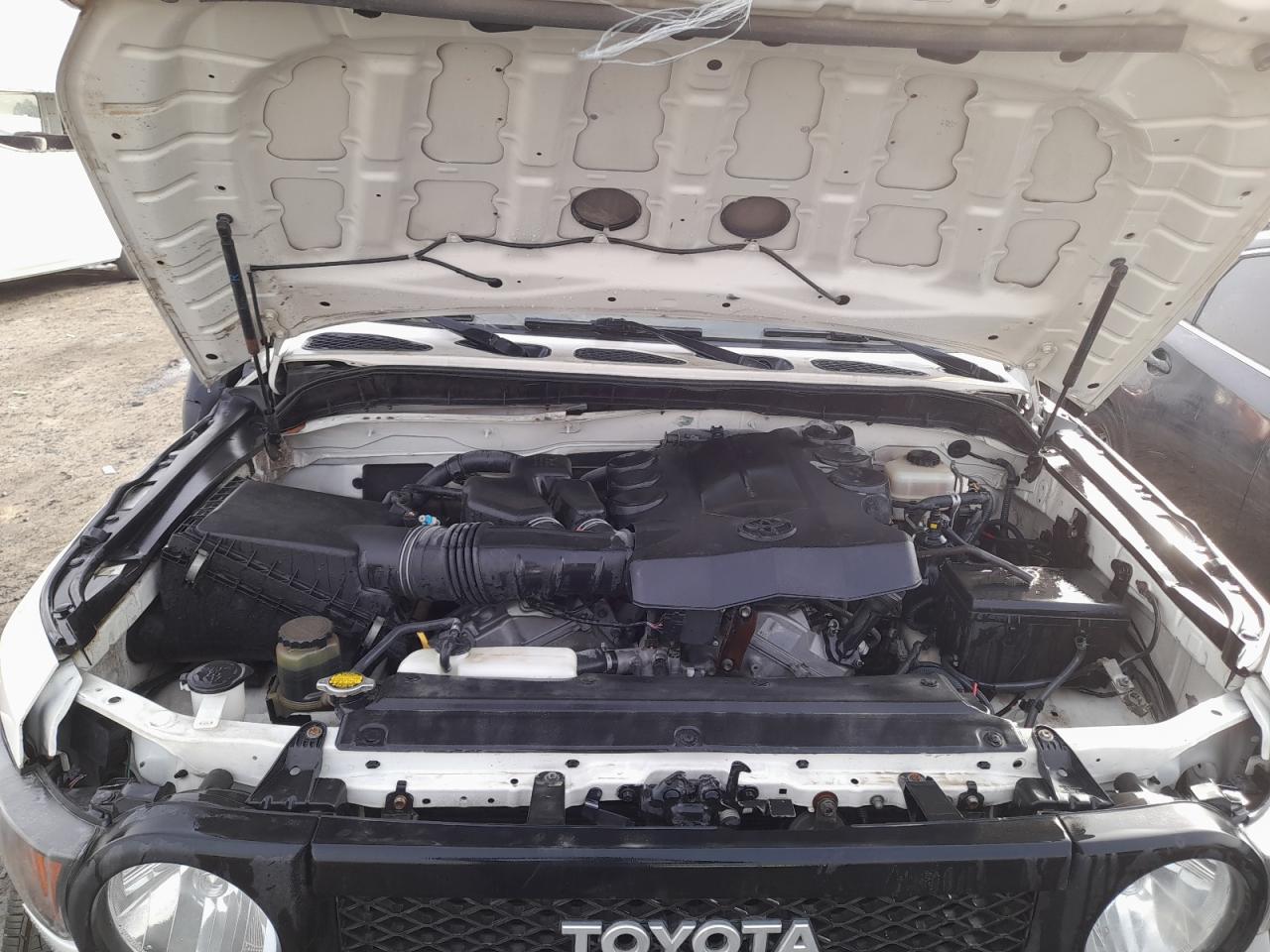 2015 TOYOTA FJ CRUISER VIN:JTEBU11F8FK******