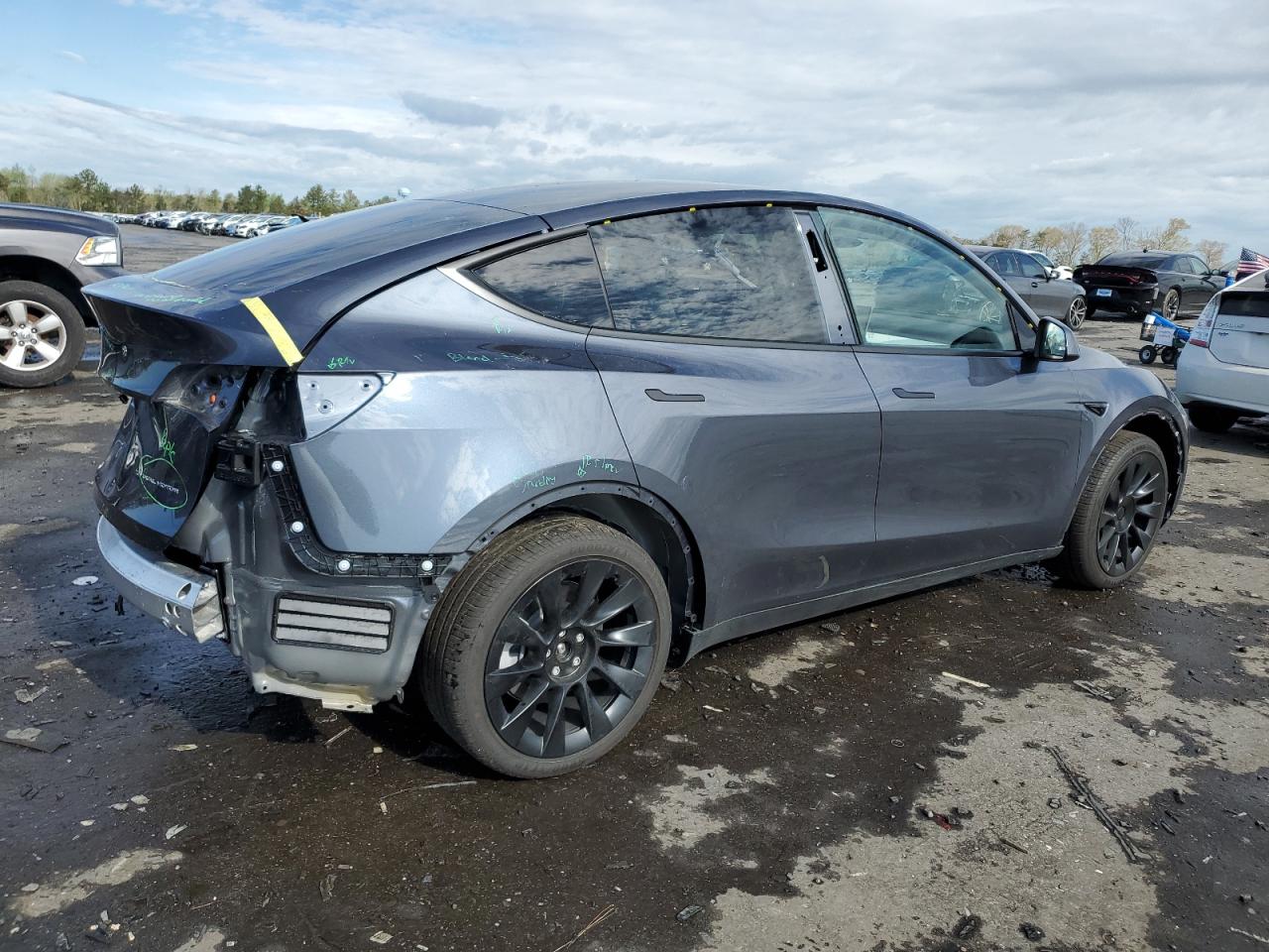 2024 TESLA MODEL Y  VIN:7SAYGDEE3RA215199