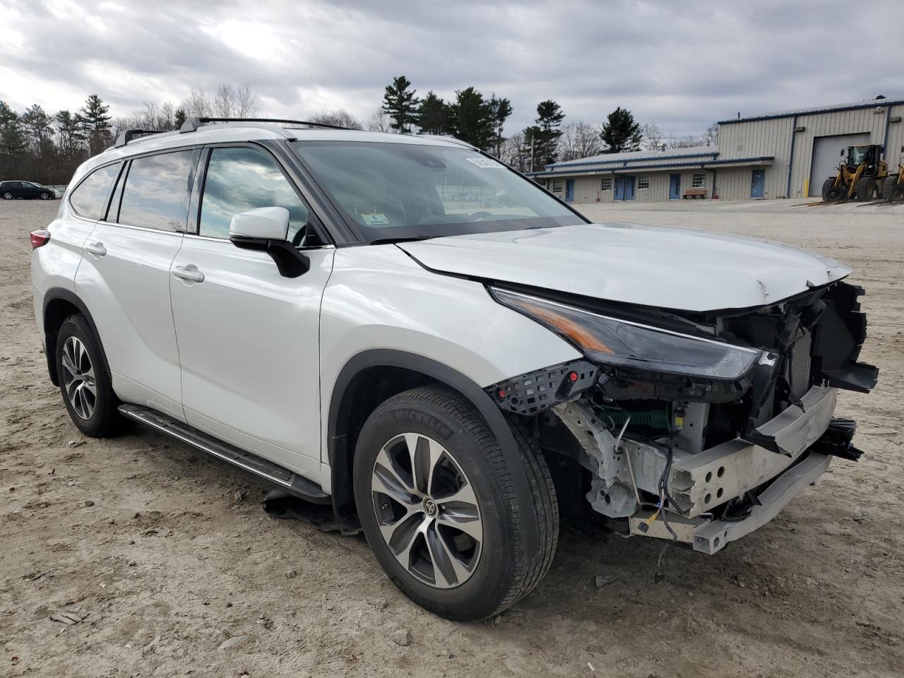 2022 TOYOTA HIGHLANDER XLE VIN:5TDHZRBH4NS220987