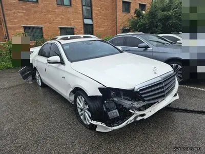 2016 Mercedes-Benz E 220 VIN: