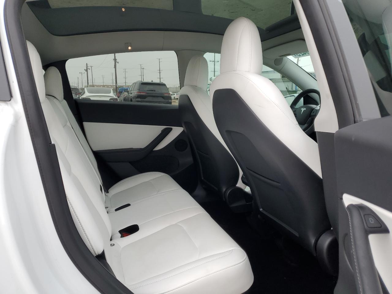 2022 TESLA MODEL Y  VIN:7SAYGDEE8NF422636