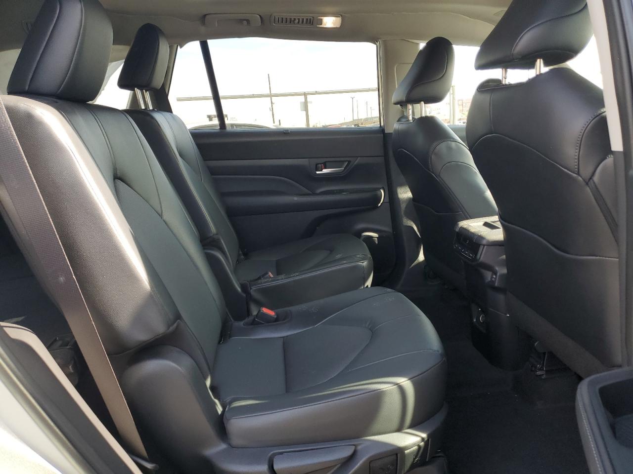 2024 TOYOTA GRAND HIGHLANDER XLE VIN:5TDACAB56RS001951