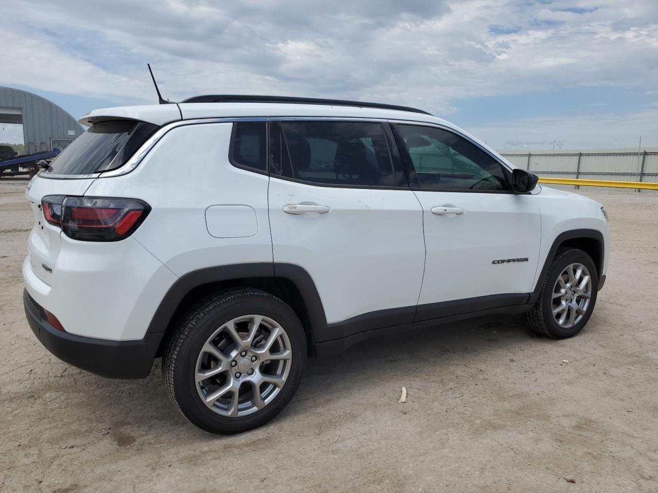 2022 JEEP COMPASS LATITUDE LUX VIN:3C4NJDFB7NT237517