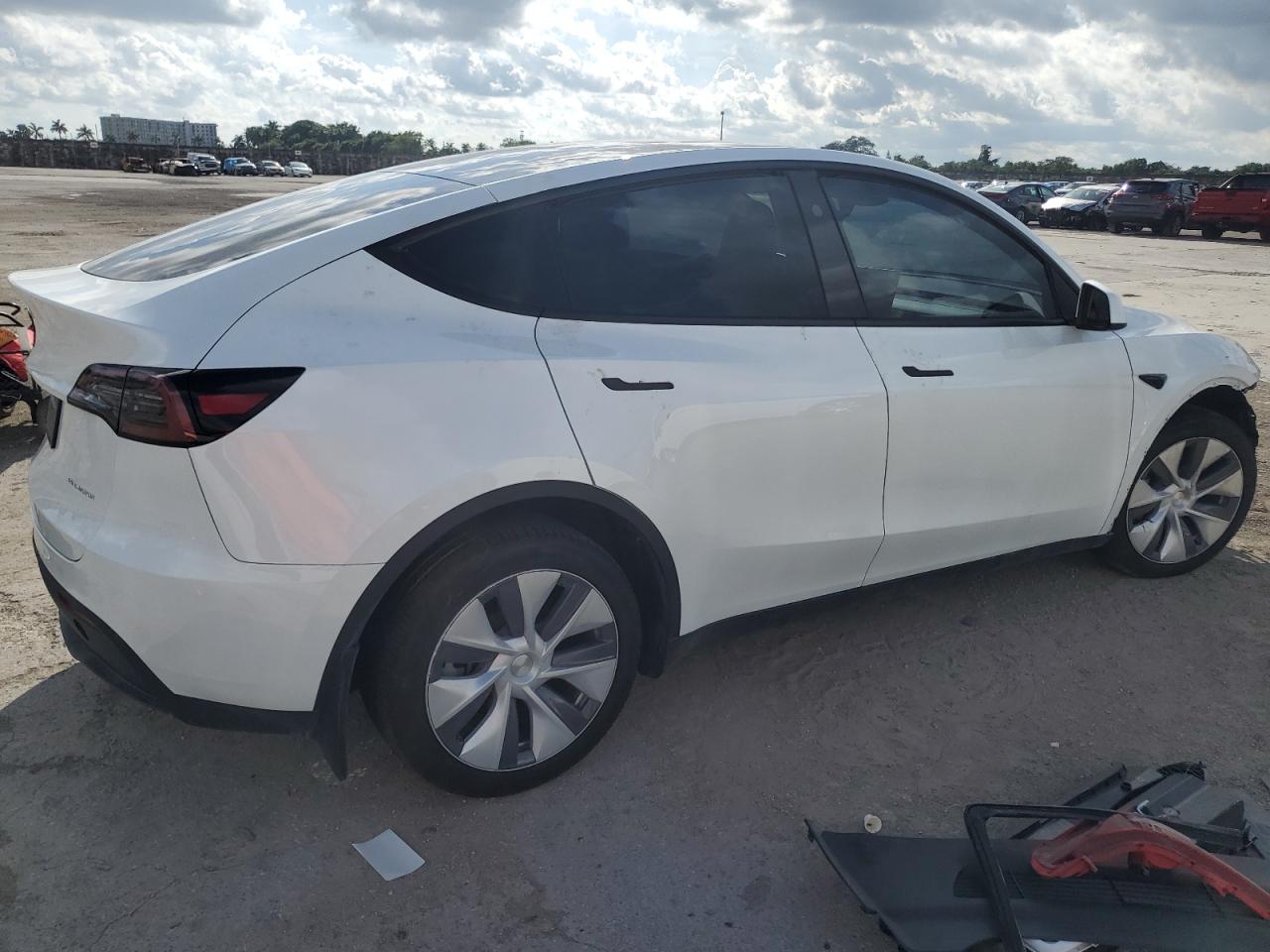 2024 TESLA MODEL Y  VIN:7SAYGDEE1RA282416