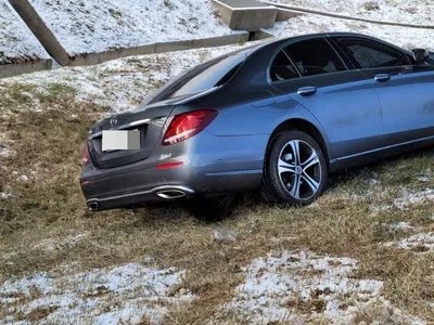 2016 Mercedes-Benz E 300 VIN: