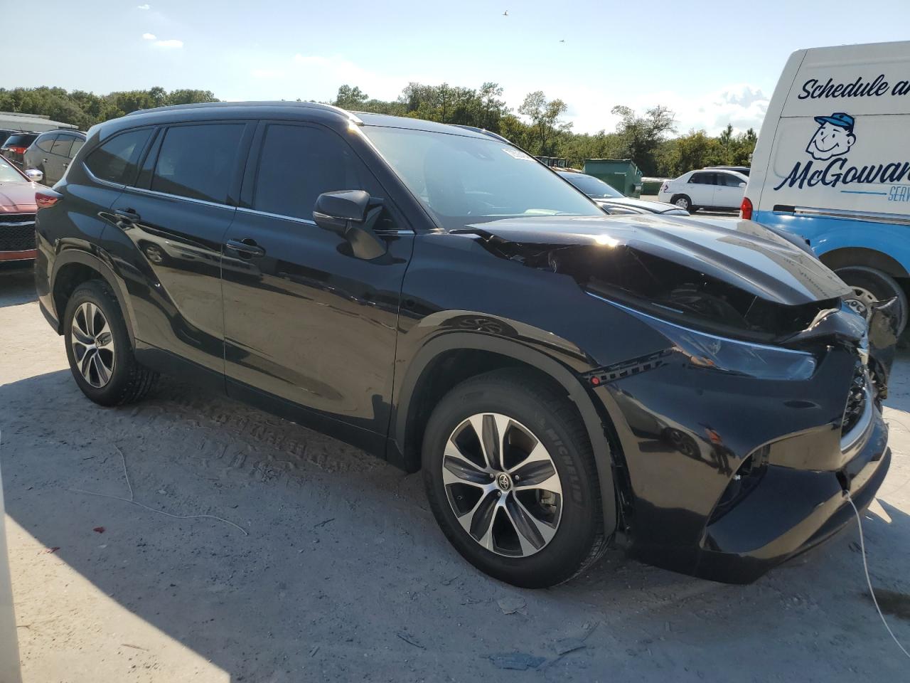 2022 TOYOTA HIGHLANDER XLE VIN:5TDHZRAH0NS098369