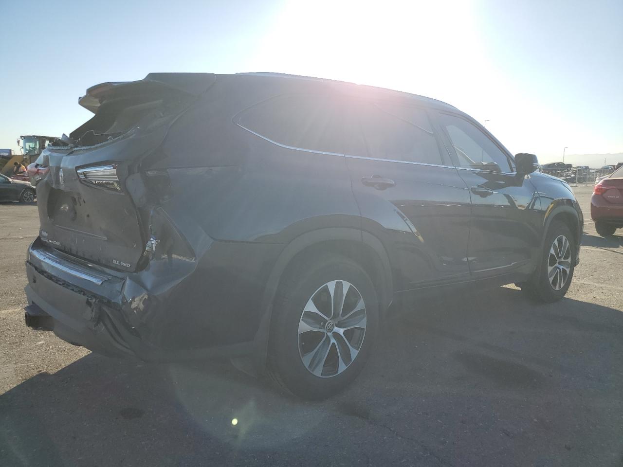 2022 TOYOTA HIGHLANDER XLE VIN:5TDGZRBH7NS570528