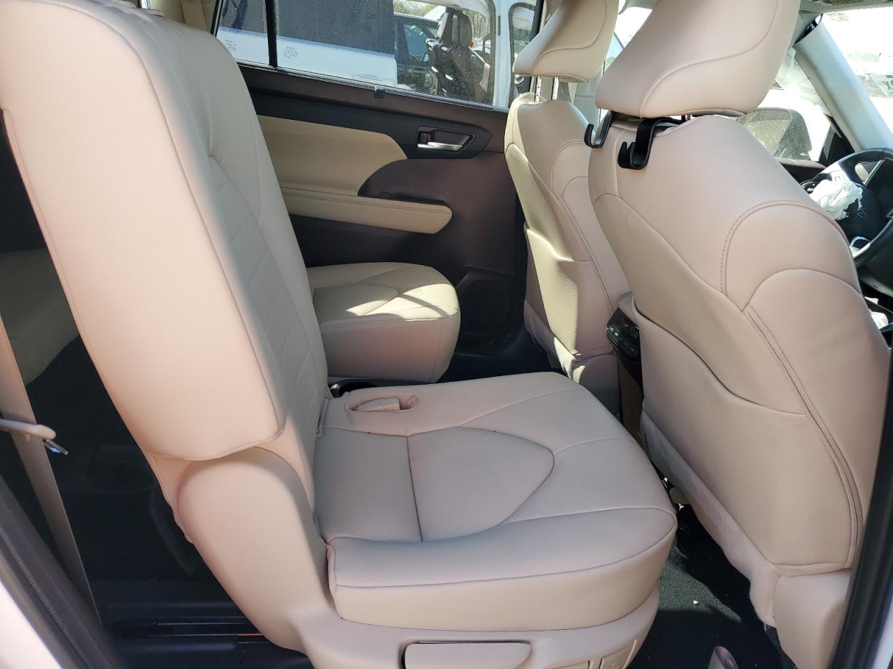 2022 TOYOTA HIGHLANDER XLE VIN:5TDGZRAH9NS092131