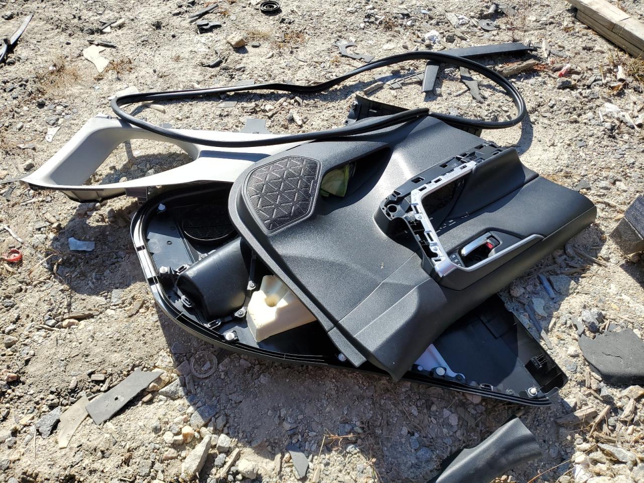 2022 TOYOTA RAV4 XLE PREMIUM VIN:4T3B6RFV2NU066728