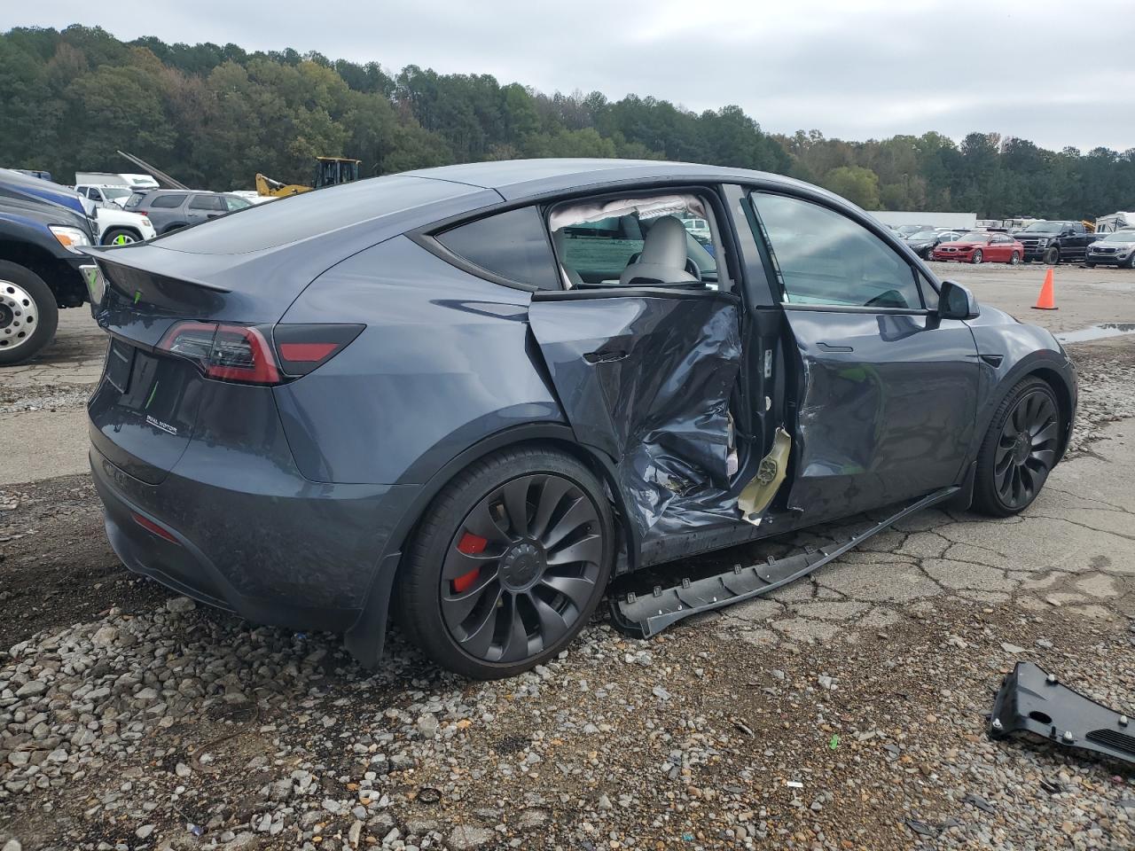 2023 TESLA MODEL Y  VIN:7SAYGDEF6PF688779