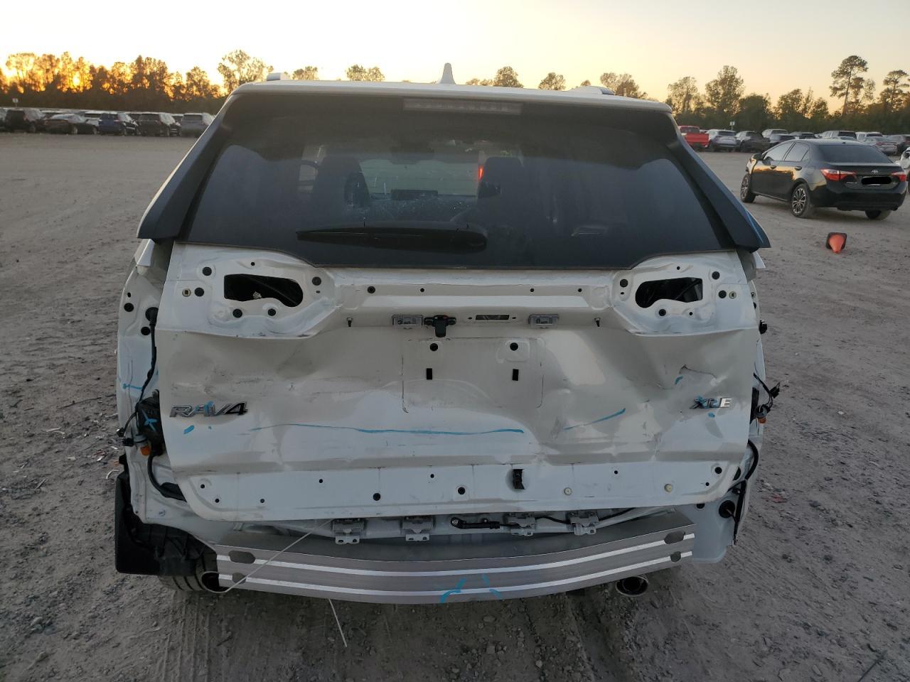 2022 TOYOTA RAV4 XLE PREMIUM VIN:2T3C1RFV8NW228767