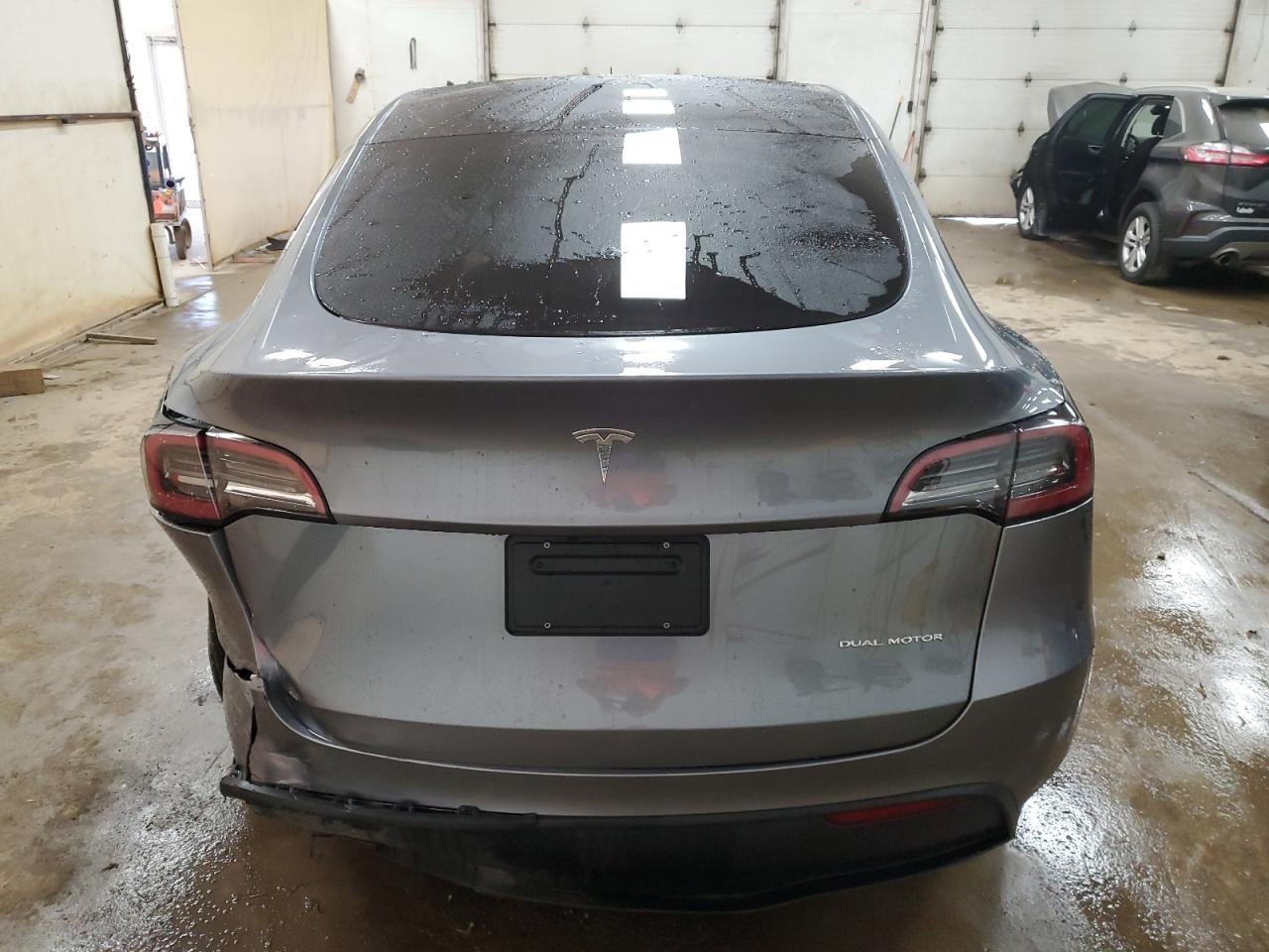 2024 TESLA MODEL Y  VIN:7SAYGDEE4RF200777