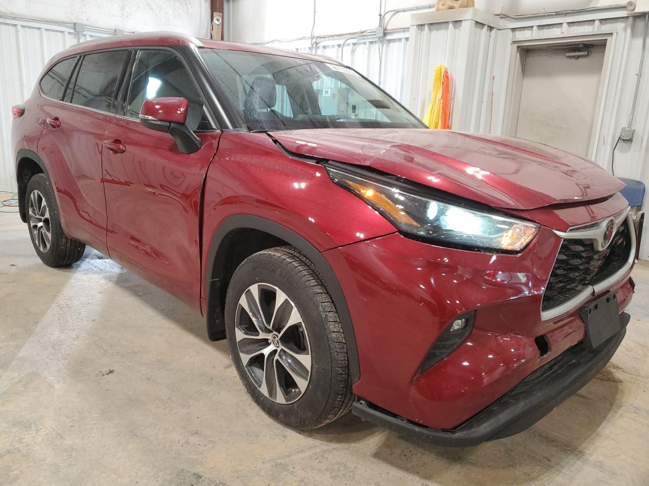 2022 TOYOTA HIGHLANDER XLE VIN:5TDGZRBH7NS171490