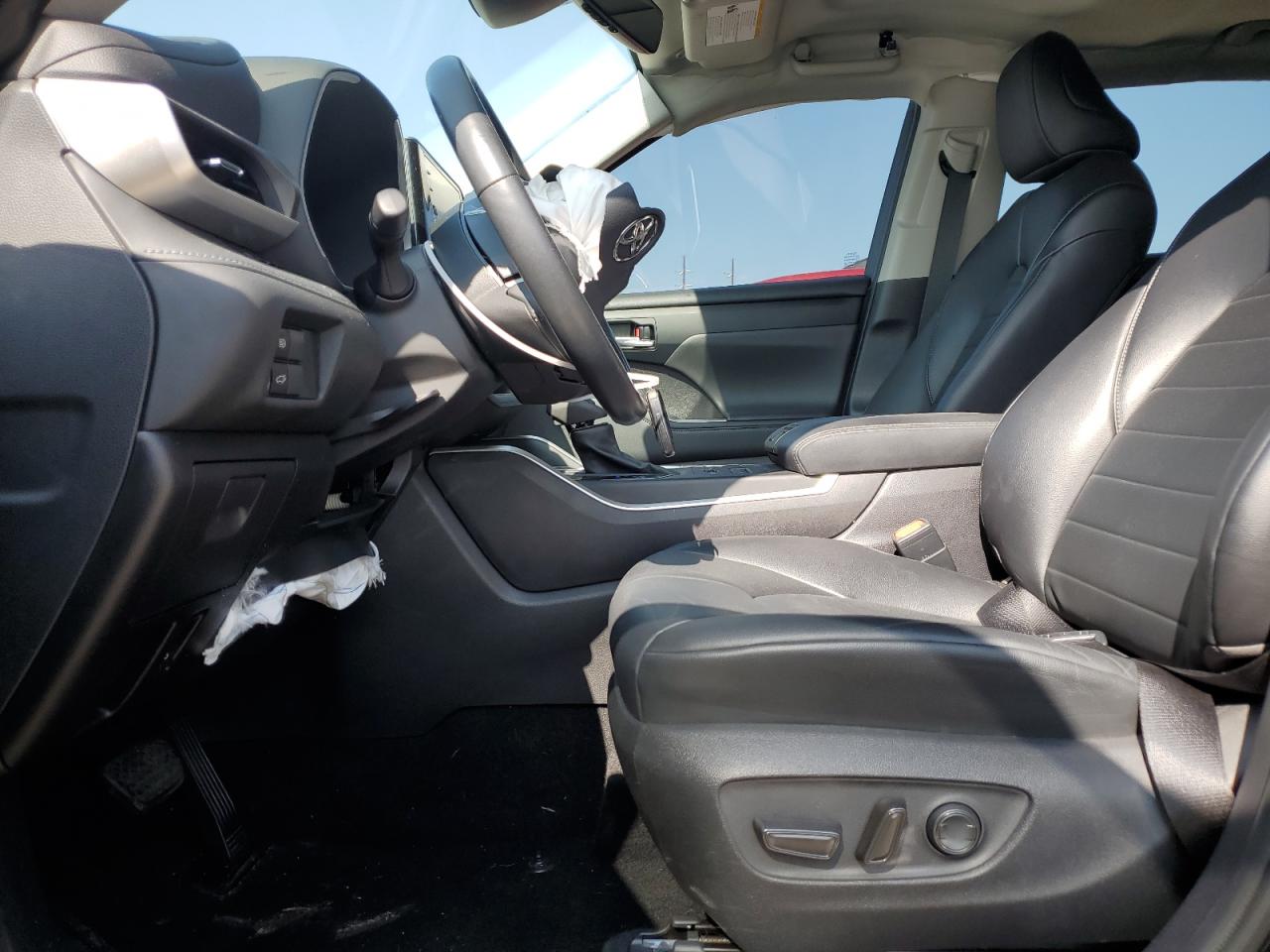 2022 TOYOTA HIGHLANDER XLE VIN:5TDGZRBH2NS560697