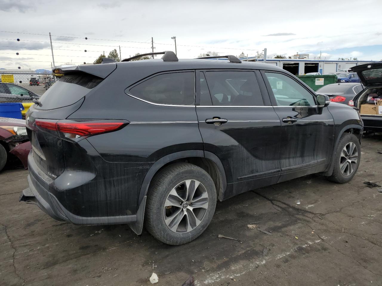 2022 TOYOTA HIGHLANDER XLE VIN:5TDHZRBH6NS250847