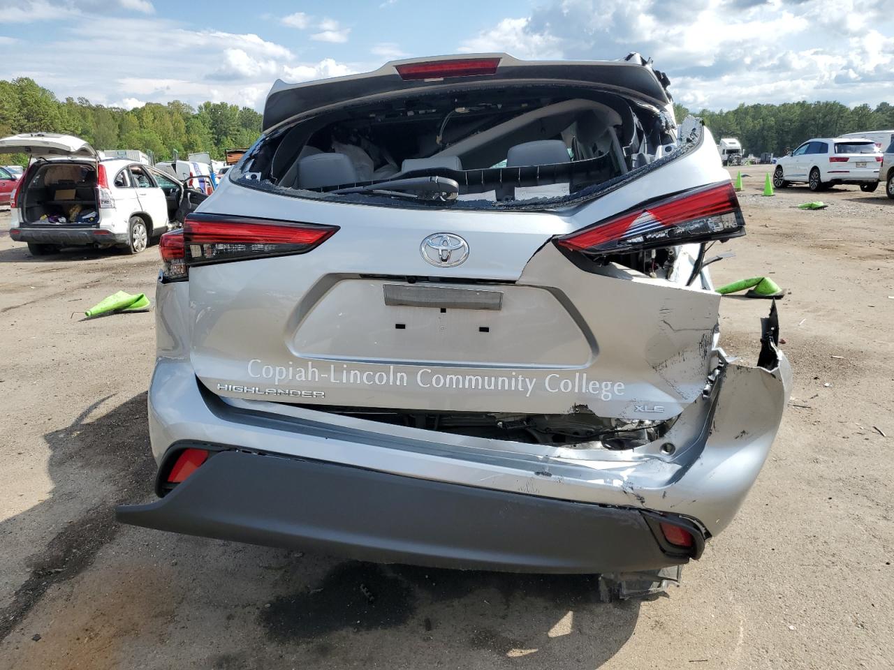 2022 TOYOTA HIGHLANDER XLE VIN:5TDGZRAH3NS126709