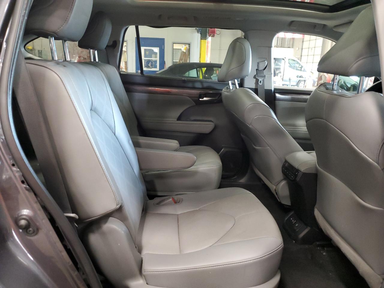 2022 TOYOTA HIGHLANDER PLATINUM VIN:5TDFZRBHXNS180910