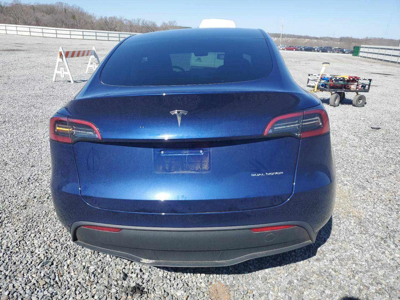 2024 TESLA MODEL Y  VIN:7SAYGDEE2RA295983