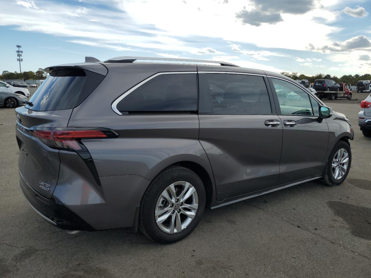 2023 TOYOTA SIENNA LIMITED VIN:5TDZSKFC5PS105560