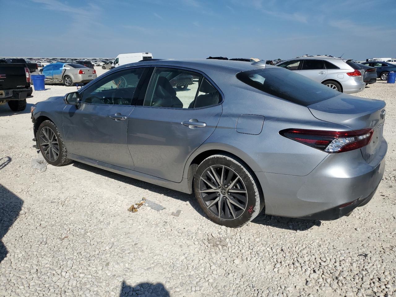 2022 TOYOTA CAMRY XLE VIN:4T1F31AK1NU570141